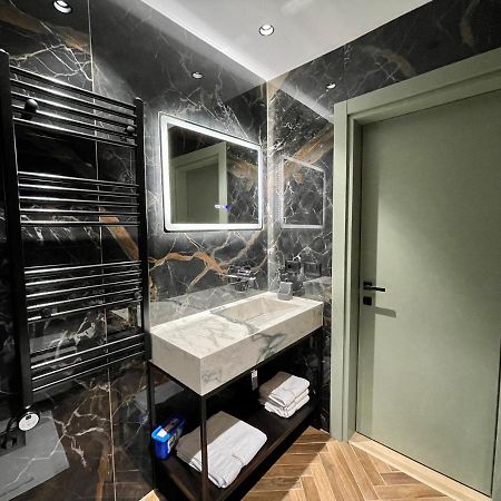 Queens Luxury Apartments Tirana Exteriör bild