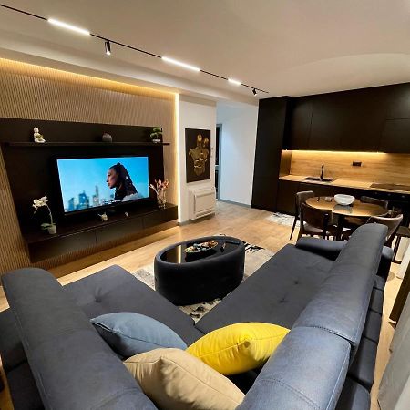 Queens Luxury Apartments Tirana Exteriör bild
