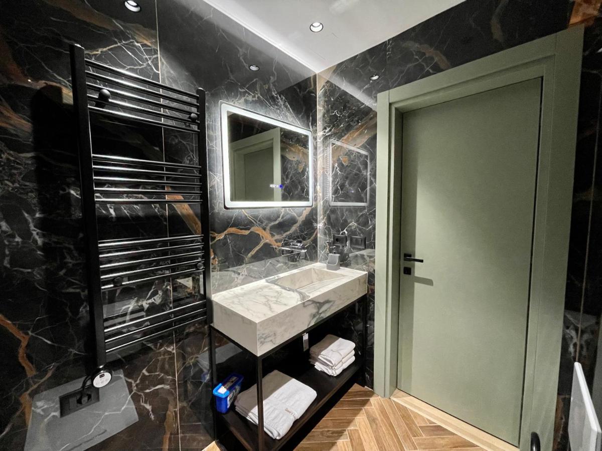 Queens Luxury Apartments Tirana Exteriör bild