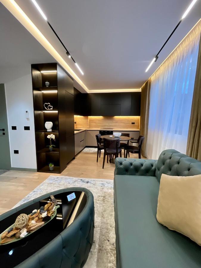 Queens Luxury Apartments Tirana Exteriör bild