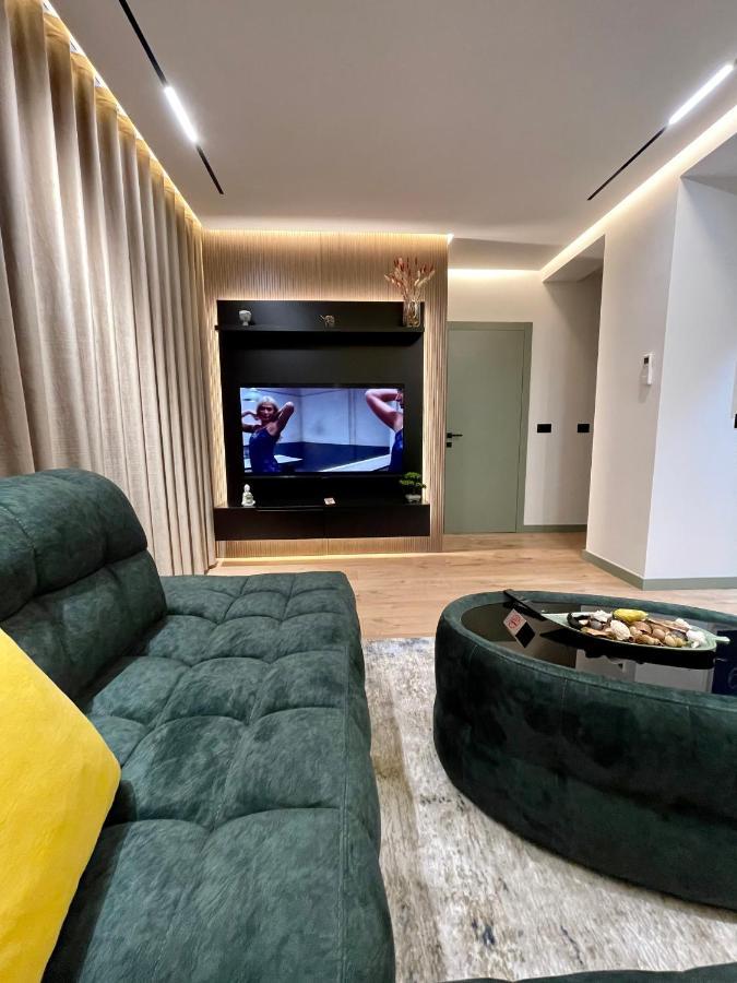 Queens Luxury Apartments Tirana Exteriör bild