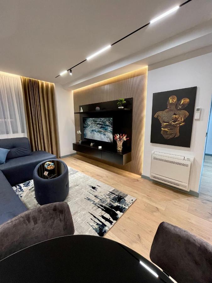 Queens Luxury Apartments Tirana Exteriör bild