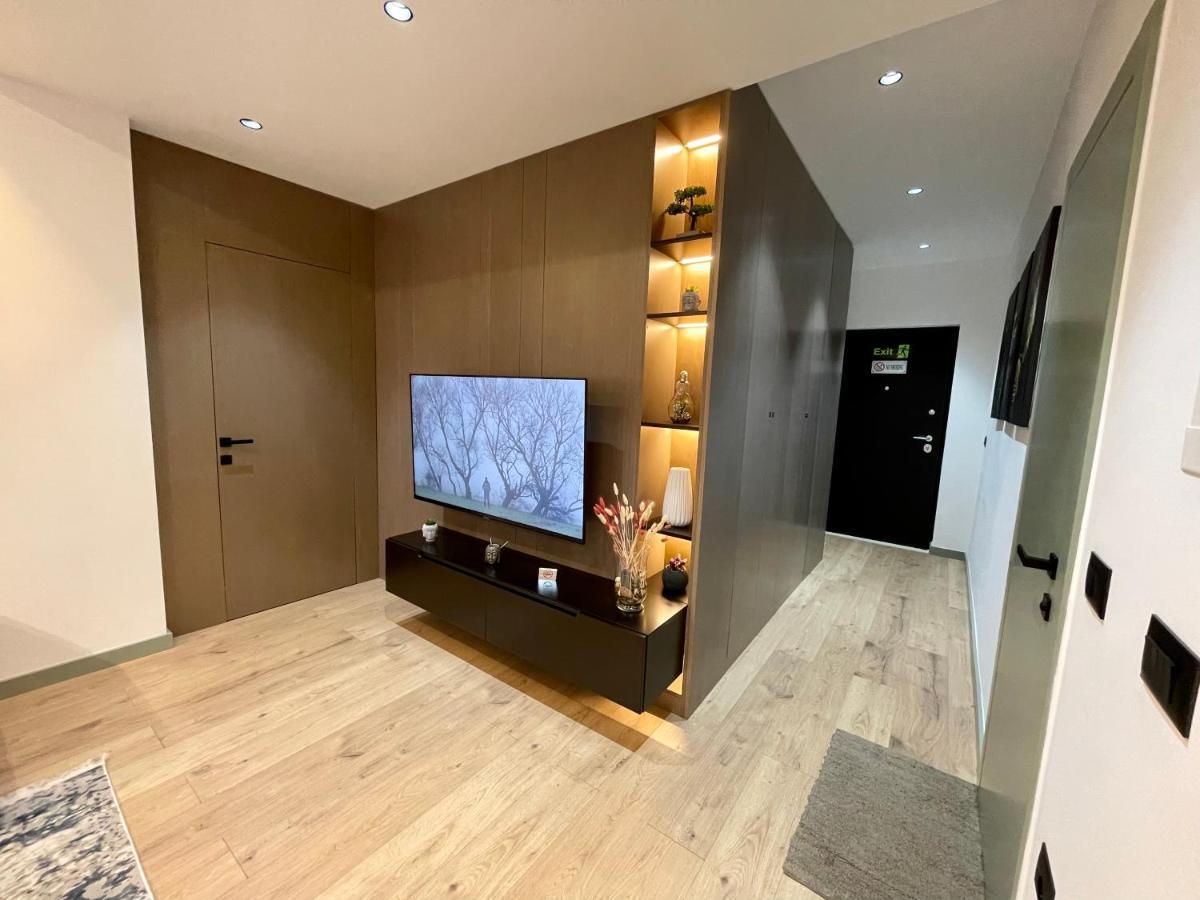 Queens Luxury Apartments Tirana Exteriör bild