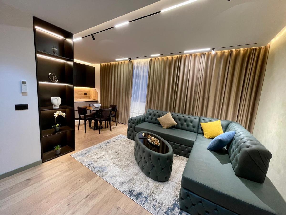 Queens Luxury Apartments Tirana Exteriör bild