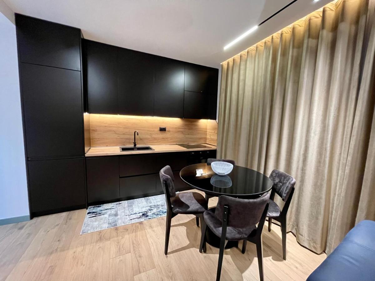 Queens Luxury Apartments Tirana Exteriör bild