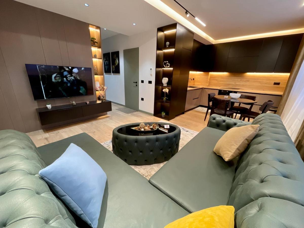 Queens Luxury Apartments Tirana Exteriör bild