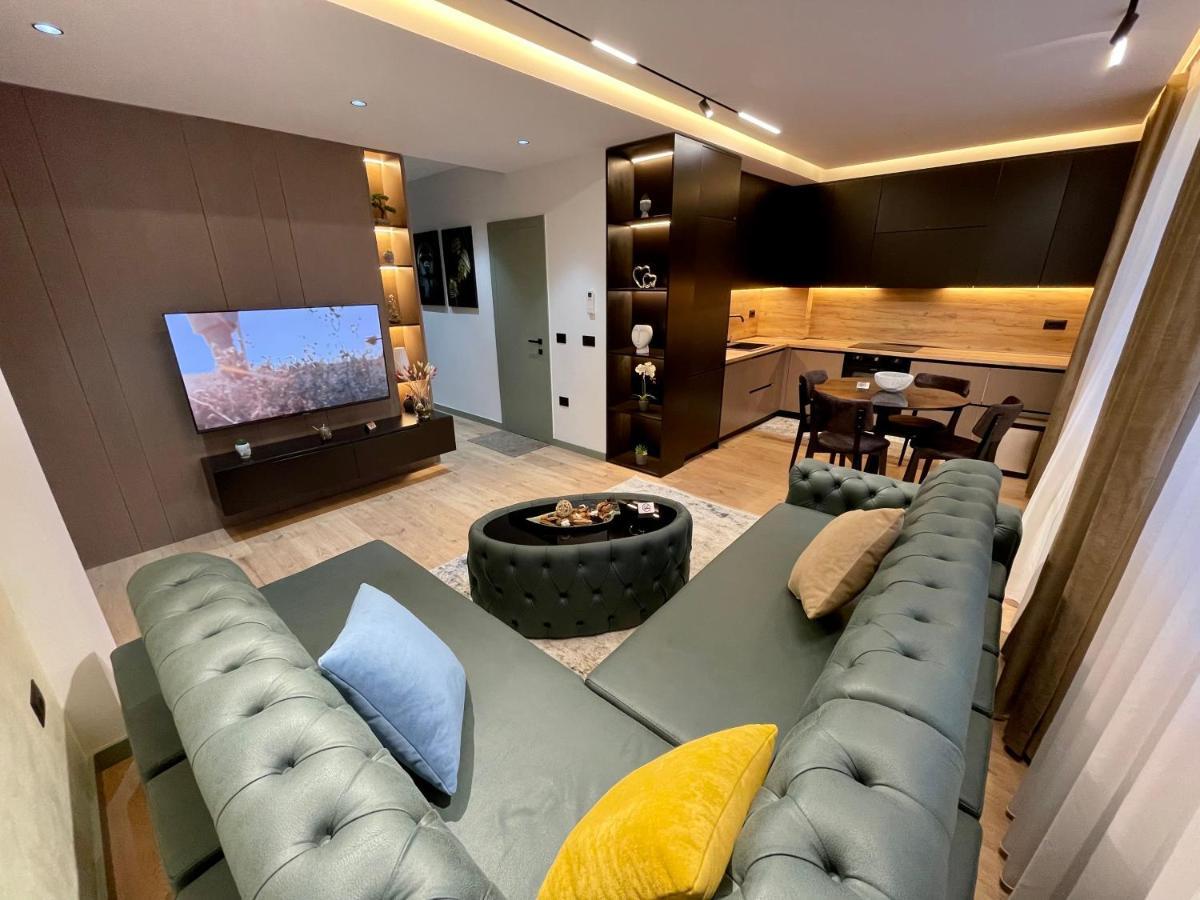 Queens Luxury Apartments Tirana Exteriör bild