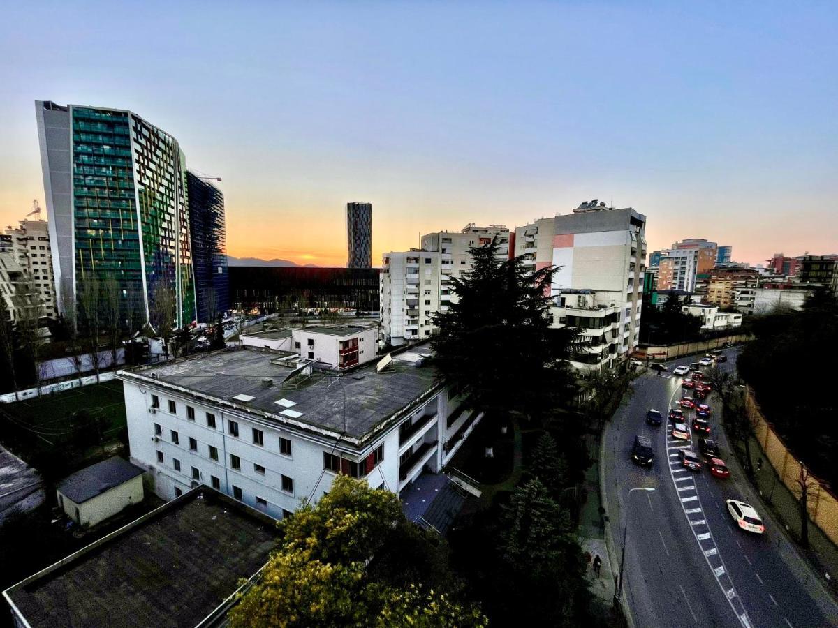 Queens Luxury Apartments Tirana Exteriör bild